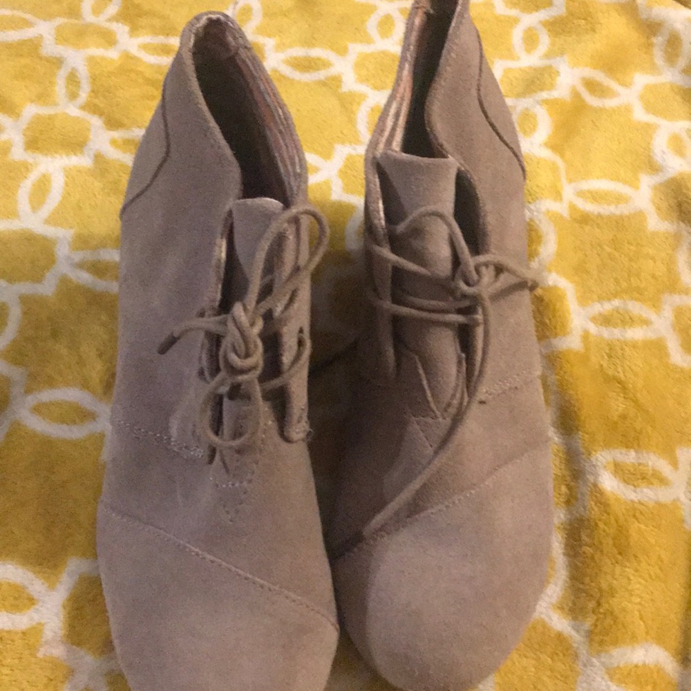 Toms wedges